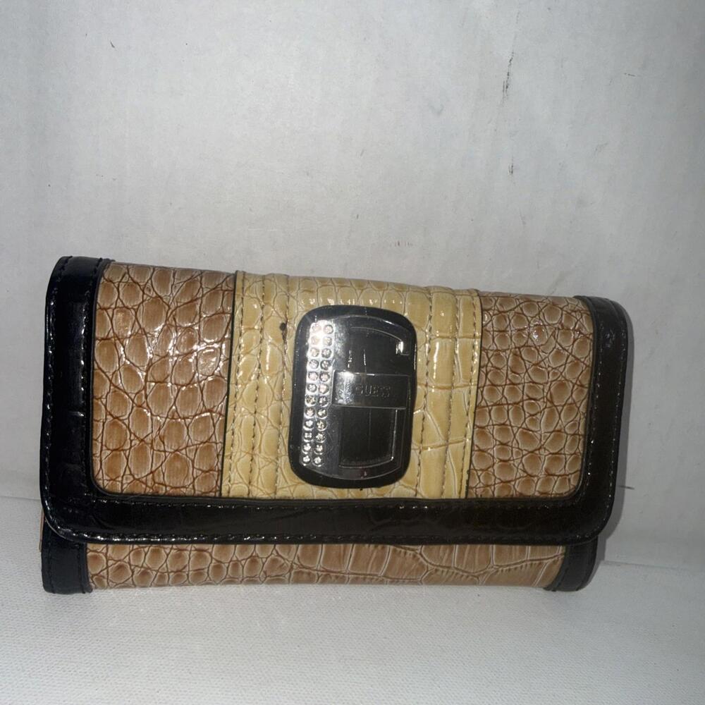 Vintage Guess Tan & White Embossed Leather trifold wallet